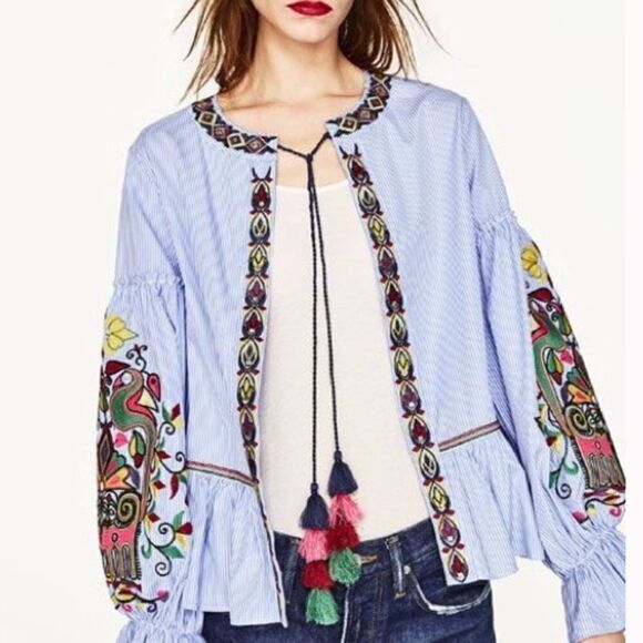 NWOT Blue White Embroidered Top - Picture 3 of 10